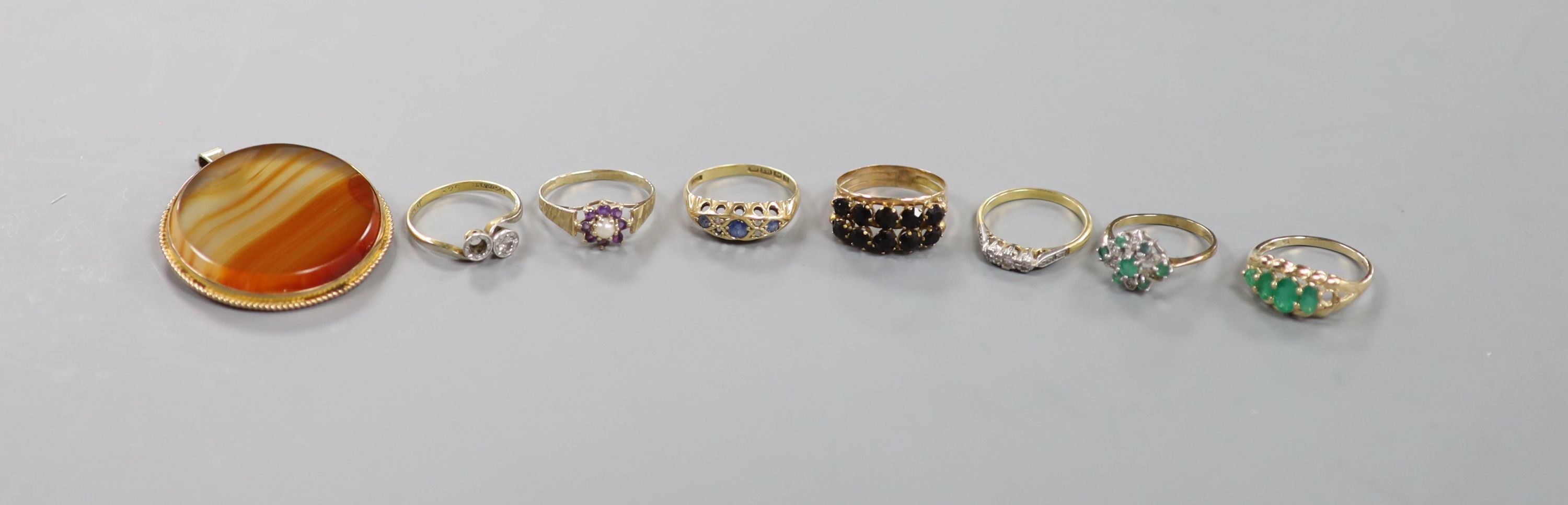 Two 18ct and gem set rings including diamond crossover(stone missing) and sapphire and diamond (stone missing), three similar 9ct rings, two yellow metal rings and a 9ct mounted agate pendant